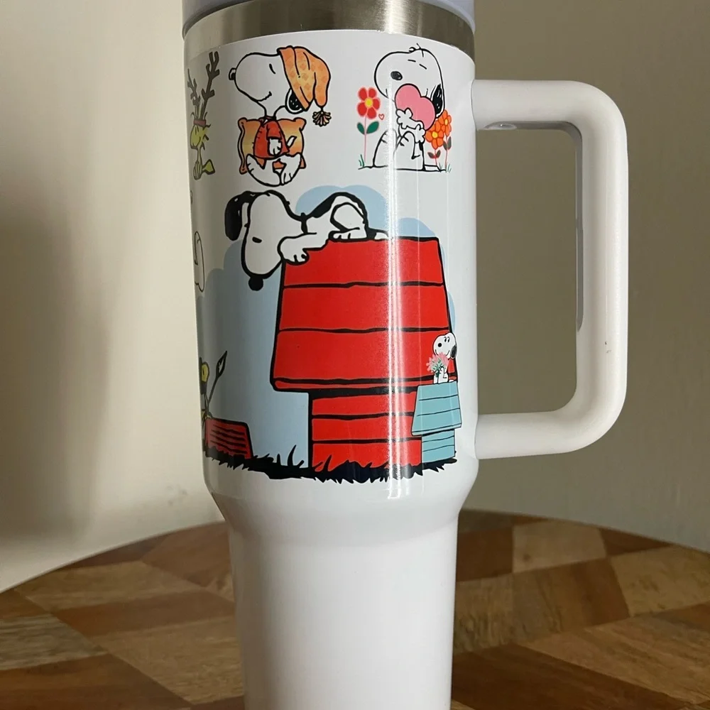 Peanuts Snoopy 40 oz TUMBLER friends Christmas Brand new 40oz TUMBLER double wal